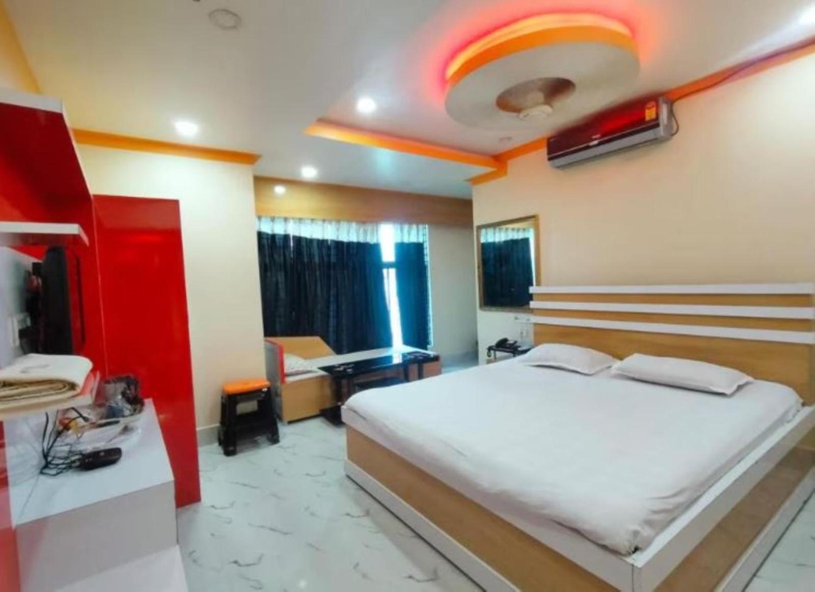Anurag Palace Best Hotel In Агартала Екстер'єр фото